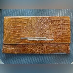 Elegant Tan Crocodile-Embossed Vintage Clutch